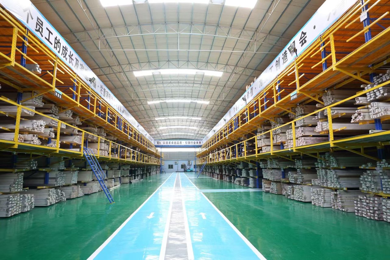 Large-scale production plant for custom balustrades