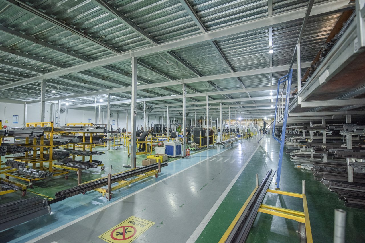 Global logistics and crate packing for export